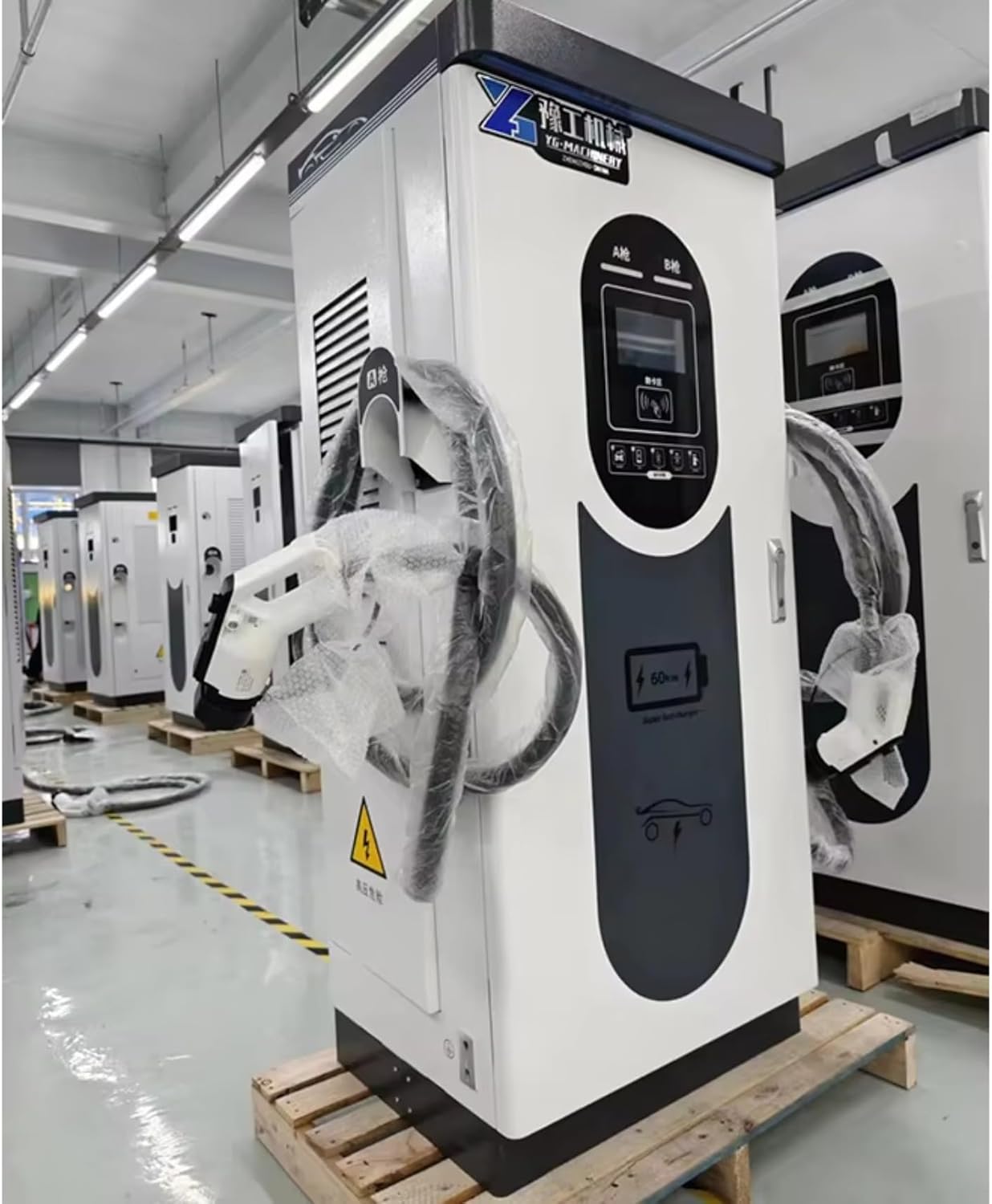 Estación de carga de vehículos eléctricos ecológica de alto amperaje de 320 kW